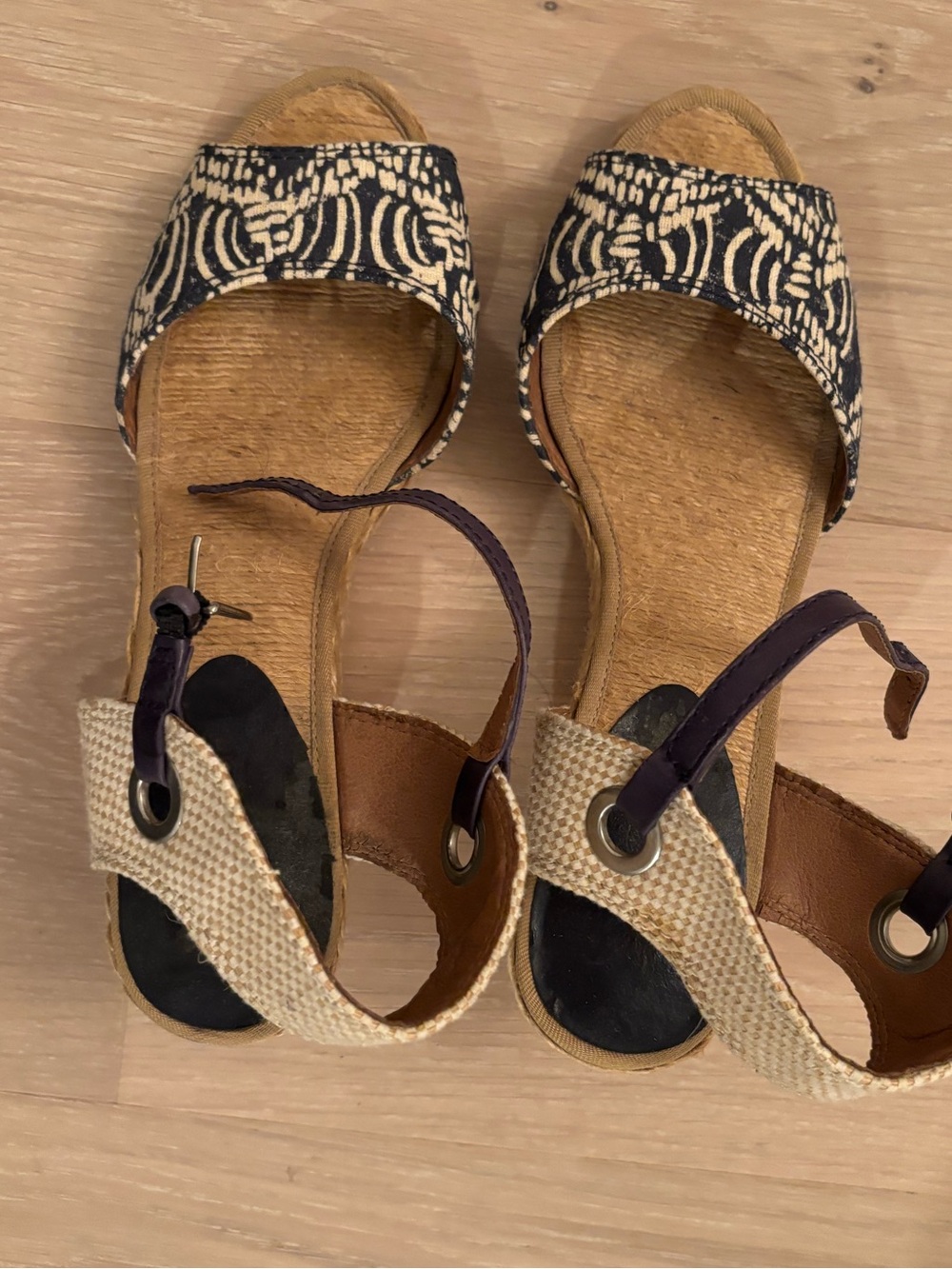 Lucky Brand Woven Navy and Natural Women’s Sandals size 9